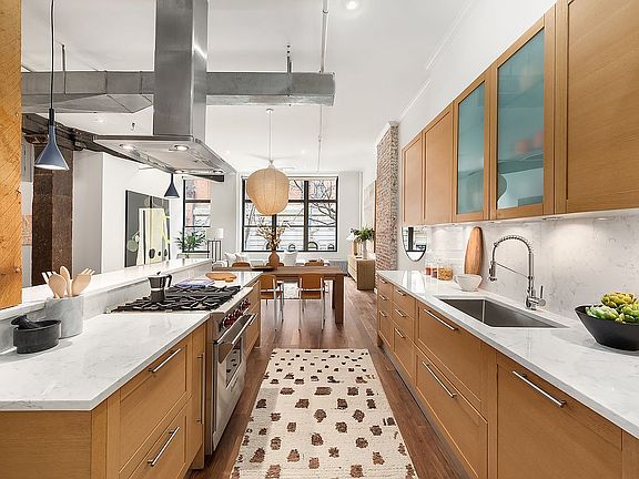 3rd image of 133 W 17th St APT 2A