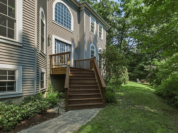 2nd image of 160 E Leverett Rd