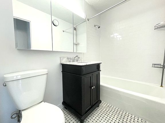 4th image of 3333 Henry Hudson Pkwy APT 17C