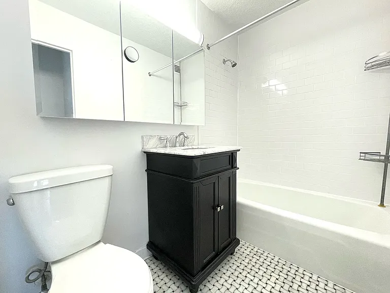3333 Henry Hudson Pkwy #17C — Photo 4