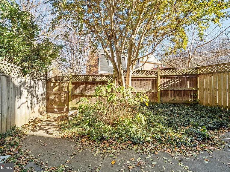 3221 Adams Ct — Photo 31