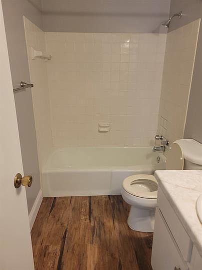1st image of 930 Summit Ave APT 103