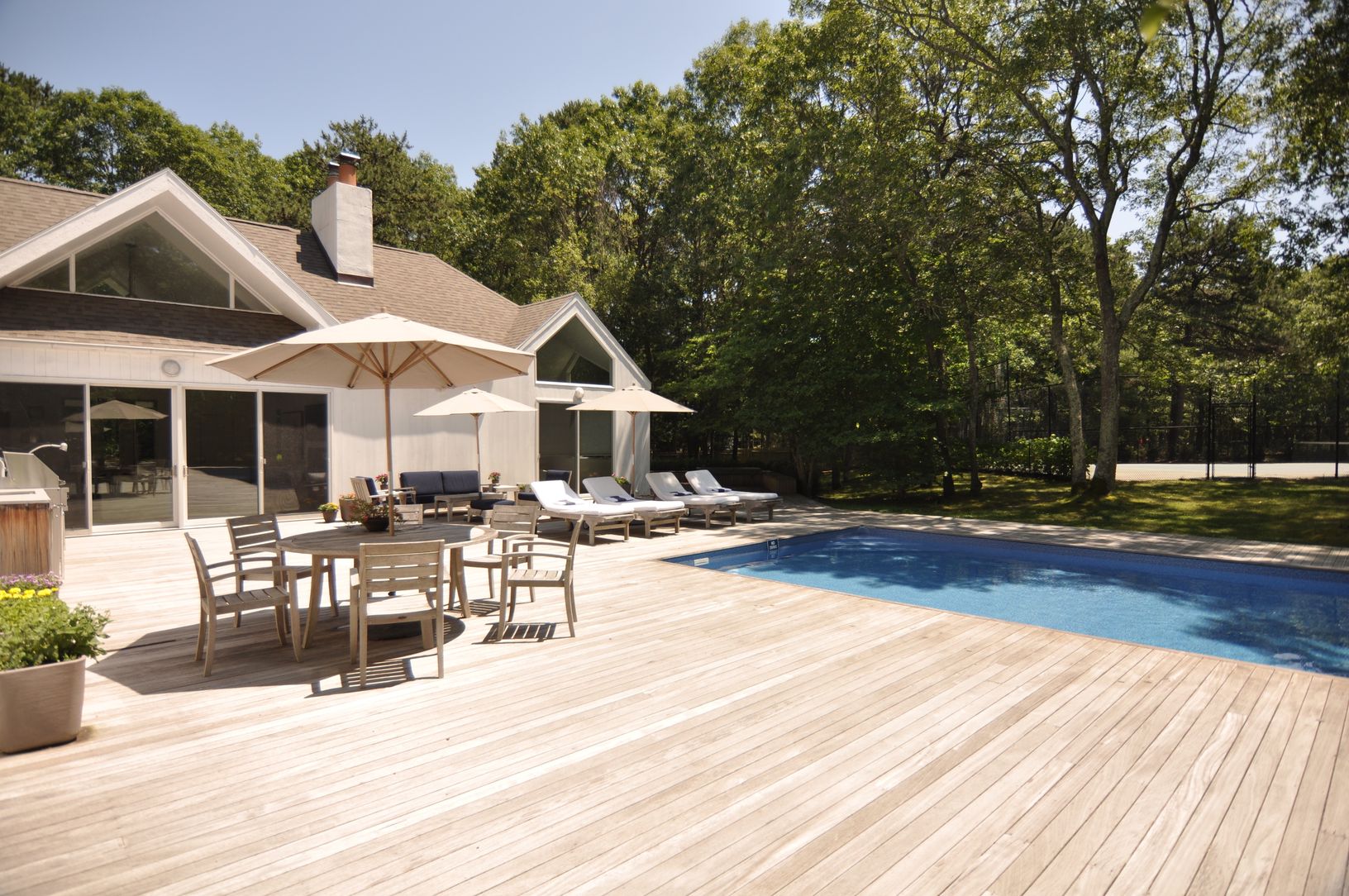  Outdoor Deck/ Pool