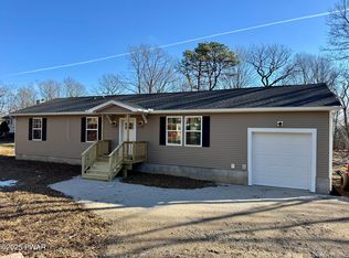 515 Hummingbird Ct, Bushkill, PA 18324