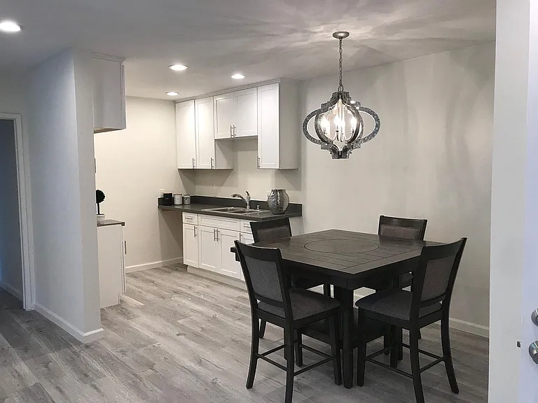 Willis Apartments — Photo 2