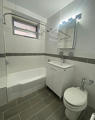 4th image of 2601 Henry Hudson Pkwy W APT 4G