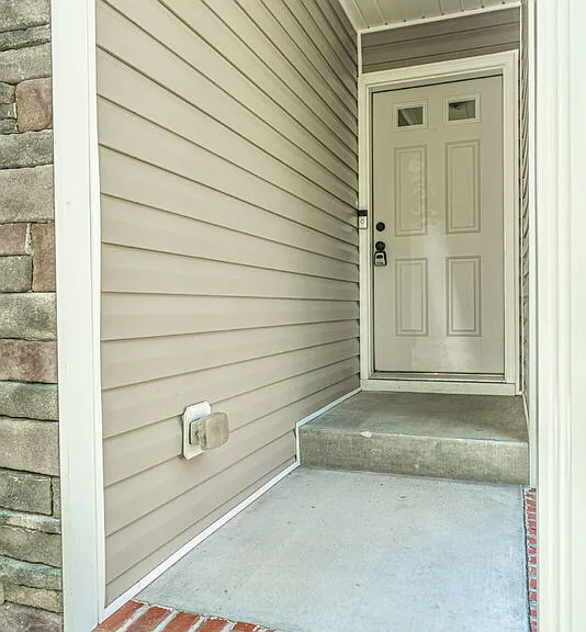 555 N Saylor St — Photo 3