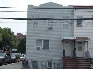 6027 60th St, Maspeth, NY 11378