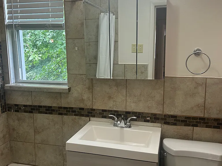 957 Lilac St — Photo 2