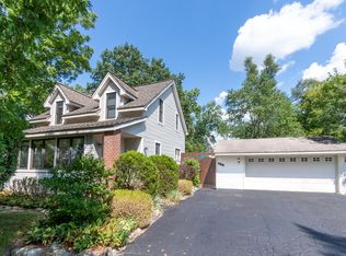 520 Decker Rd, Walled Lake, MI 48390
