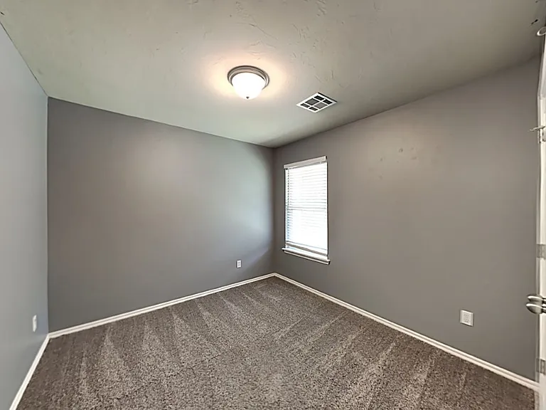 1213 Norway Ave — Photo 10