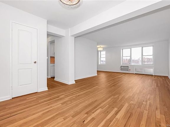 3rd image of 1 Oakridge Pl APT 2D