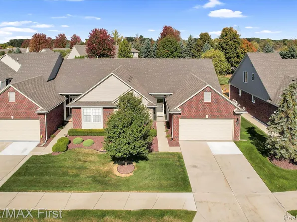 17419 Garland Dr, Macomb, MI 48042