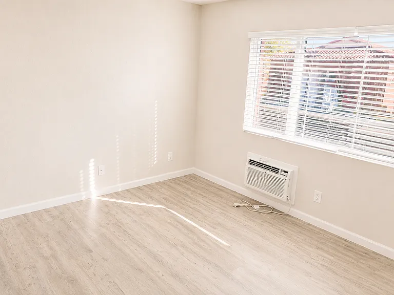 Malone Apartments — Photo 3