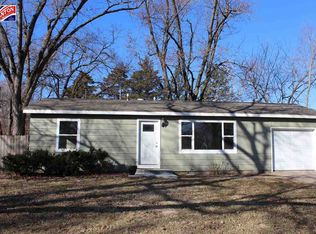 1921 Hayes Dr, Manhattan, KS 66502