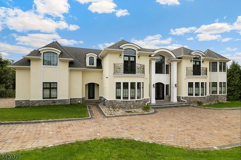 1st image of 2 Brighton Ct