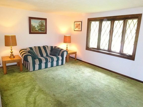 3rd image of 135 Ensenada Dr