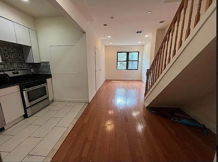 1st image of 258 W 135th St APT 4R
