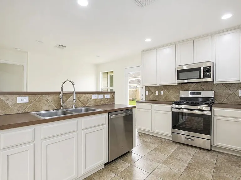 7719 Serene Wood Ln — Photo 5