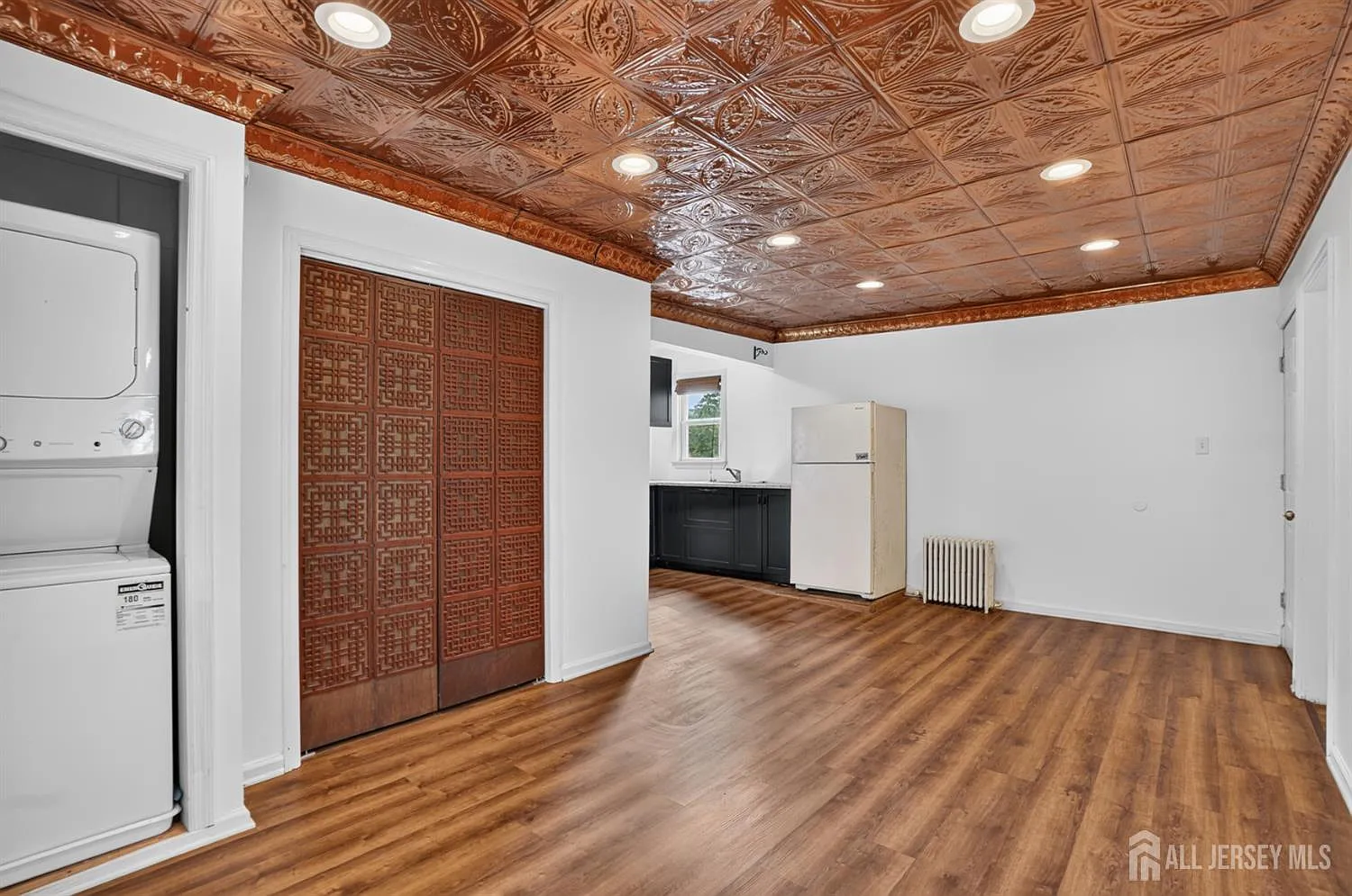 2 bed, 1.0 bath, 1816 sqft, $2,100 — Photo 4
