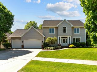 217 Stratford Ln, Appleton, WI 54913