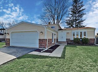 950 Palomino St, Carol Stream, IL 60188