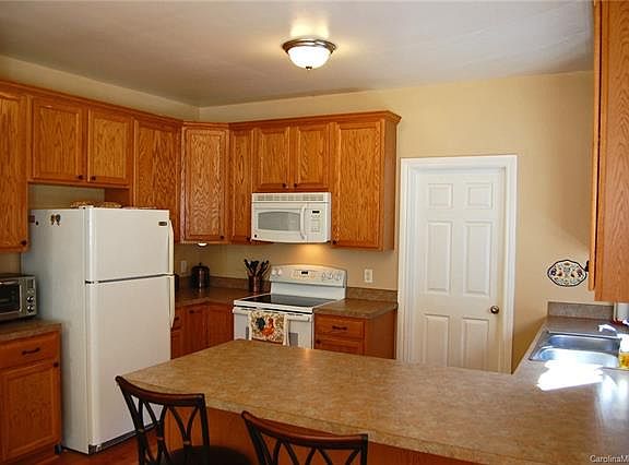 5th image of 3 Forest Lake Dr