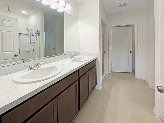 5th image of 980 Avenal Ln