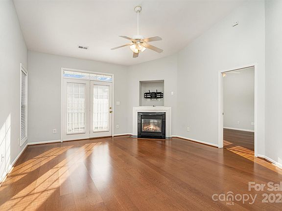 5th image of 6203 Tyrel Ln