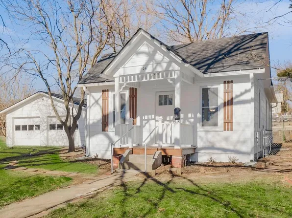 706 Pennsylvania St, Leavenworth, KS 66048