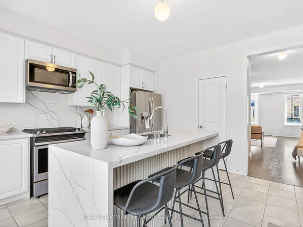 30 Hallmark Way, Whitby, ON L1P 0K2