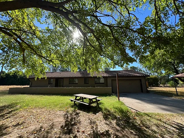 50 Gideon Ln