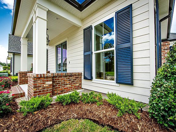 2nd image of 105 Rienzi Commons Dr