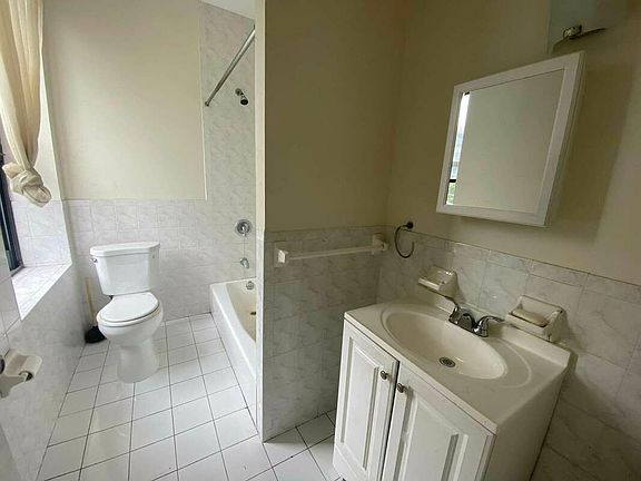 2nd image of 1072 Myrtle Ave APT 1R