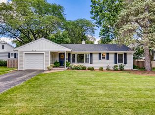 908 Oxford Rd, Glen Ellyn, IL 60137