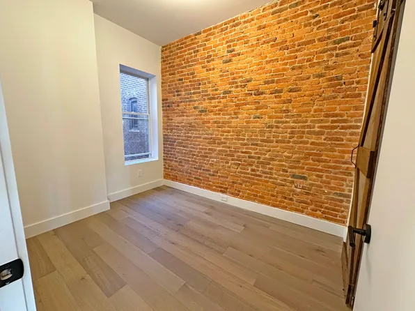 1853 Cornelia Street image 6 of 16