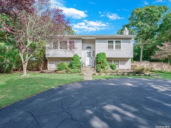 7 Maple Street, Hampton Bays, NY 11946