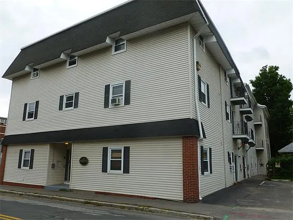 2 bed, 833 sqft, $1,995 — Photo 2