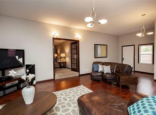 2804 Arnold Rd, Des Moines, IA 50310