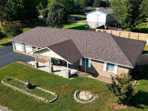 1007 S Woodland Dr, Radcliff, KY 40160