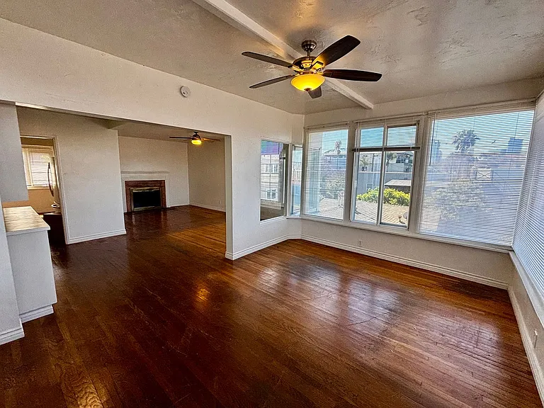 Large 2 bed 1 bath with private outdoor patio- Bankers Hill — Photo 4