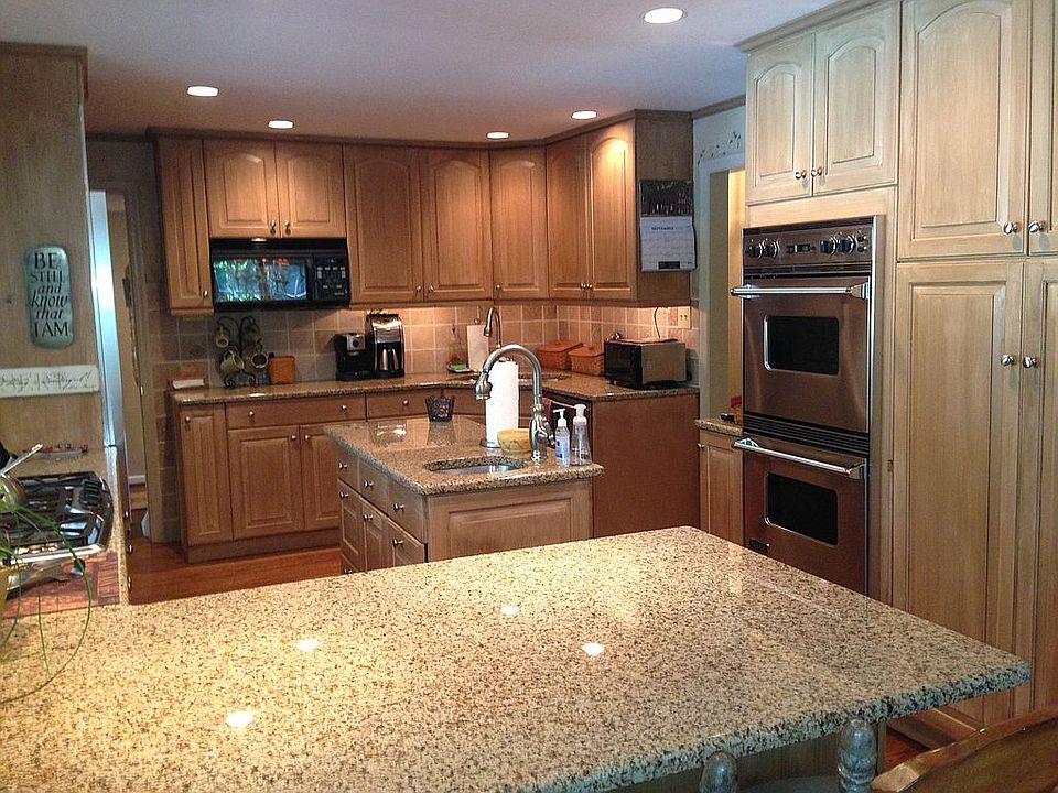 2nd image of 113 W Walnut Ave
