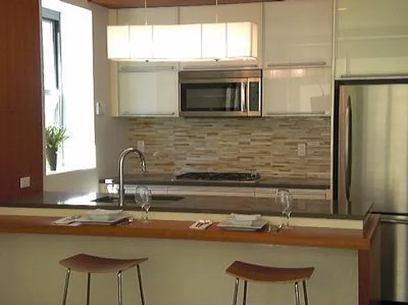 127-129 Meserole Street image 1 of 6