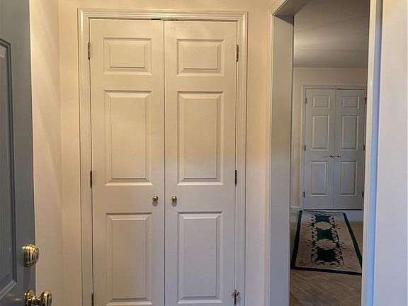 5th image of 867 Cold Spring Rd APT 5
