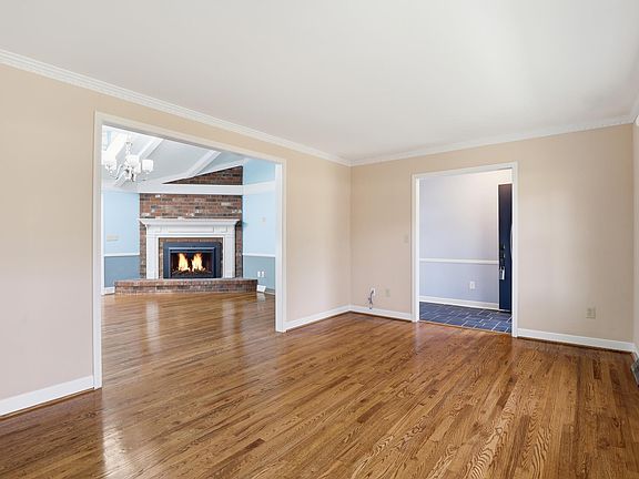 5th image of 128 Paddock Dr