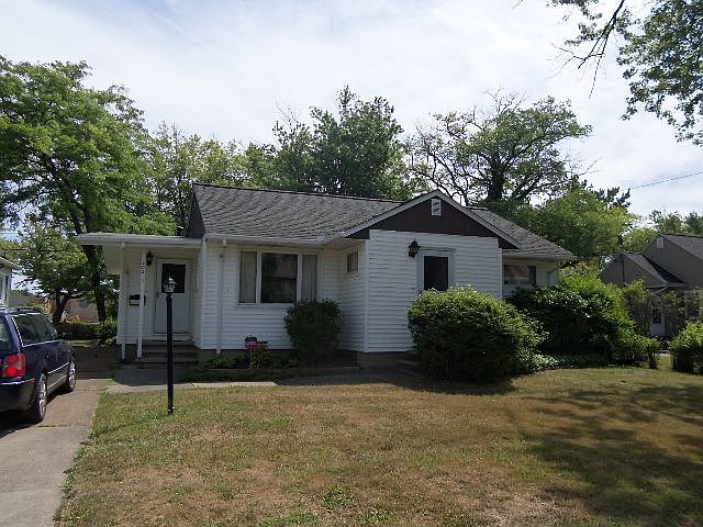 1st image of 702 Roosevelt Ave