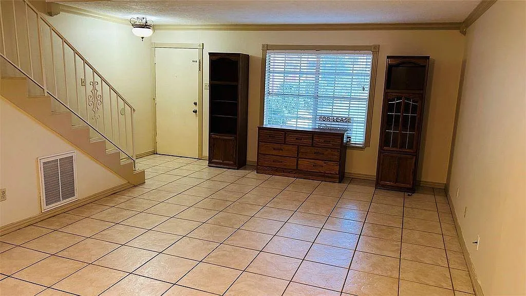 7600 Burgoyne Rd — Photo 3