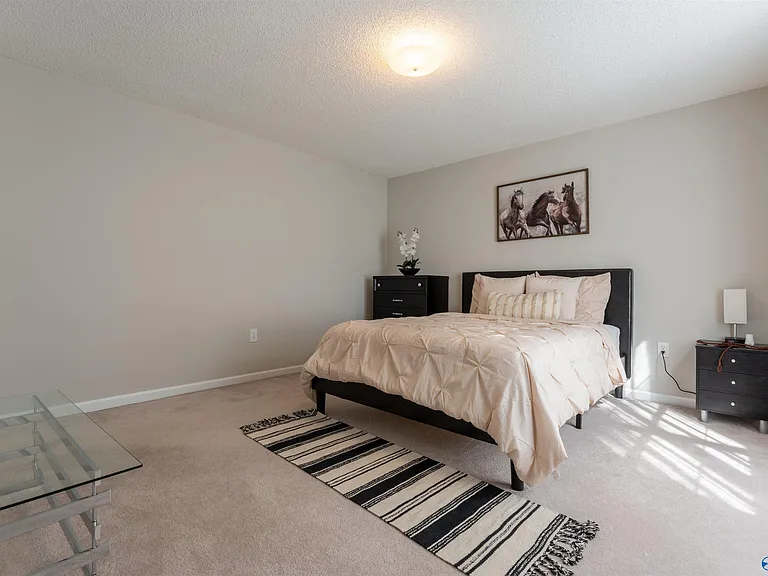 127 Sunset Blvd — Photo 31