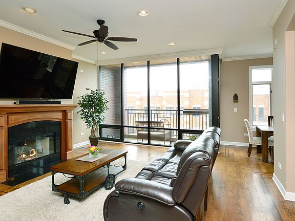 2nd image of 2127 W Belmont Ave Unit 4W
