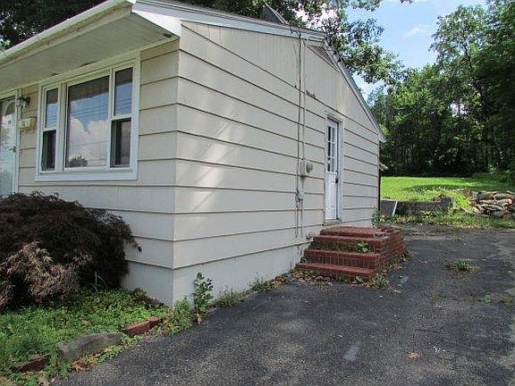 3rd image of 111 Orchard Ave